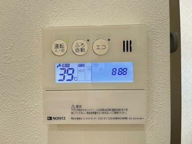 「給湯パネル」家族にも嬉しい、温度調整がしやすい操作パネル付き給湯器です