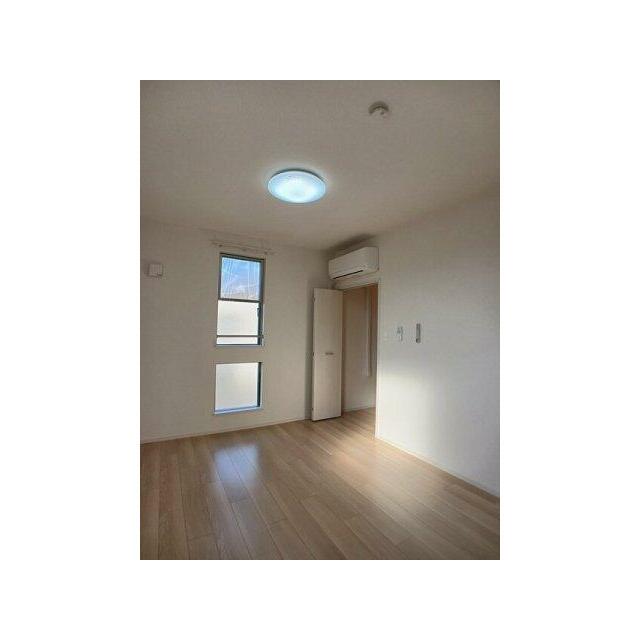 明るい色調の室内です