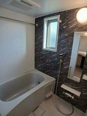 落ち着いた空間のお風呂です