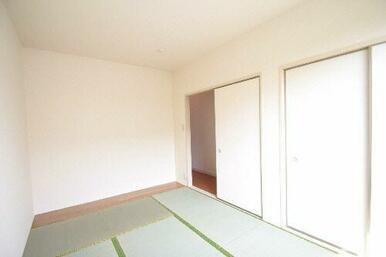 【和室】和室に一部板の間を設けました。