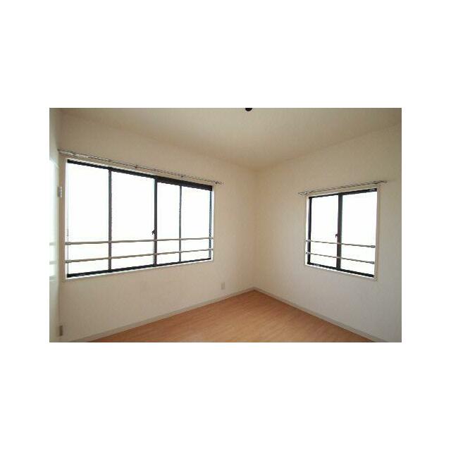 【洋室】２面採光となっております。