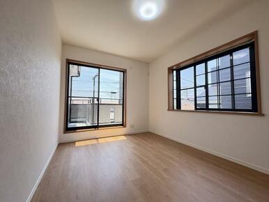 「2階洋室約5.6帖」