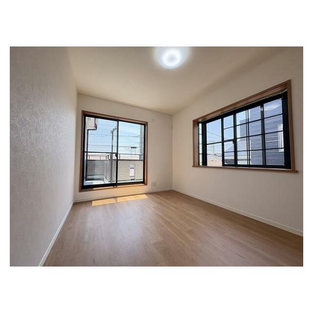 「2階洋室約5.6帖」