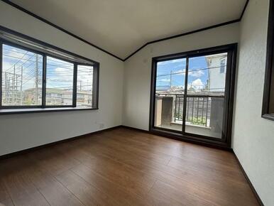 2F 北側約5.3帖 洋室 (2)