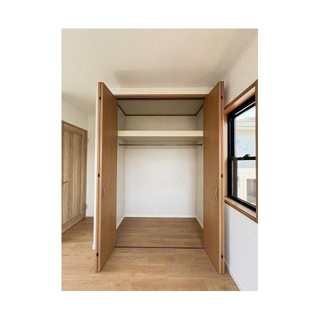 「2階洋室約約6帖」クローゼット収納