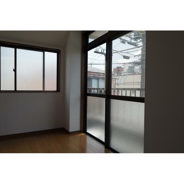 洋室６帖　角部屋・２面採光　エアコン付