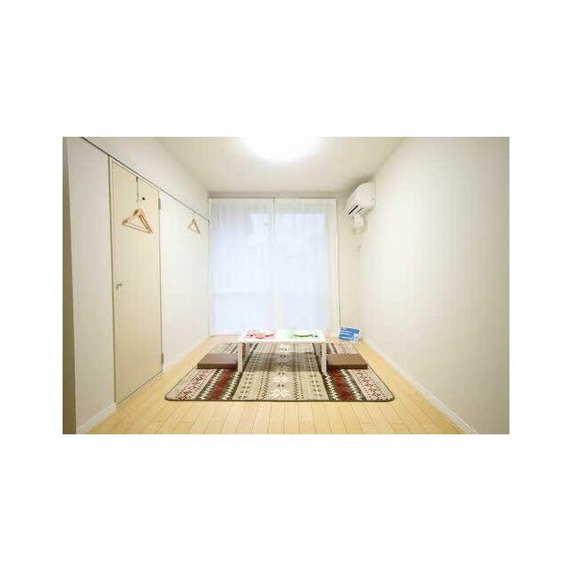 【ＤＫ南側洋室】エアコン１台がついておりますので、入居初日から快適にお過ごし頂けます。高さ２ｍを超…