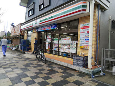 セブンイレブン横浜川島町店