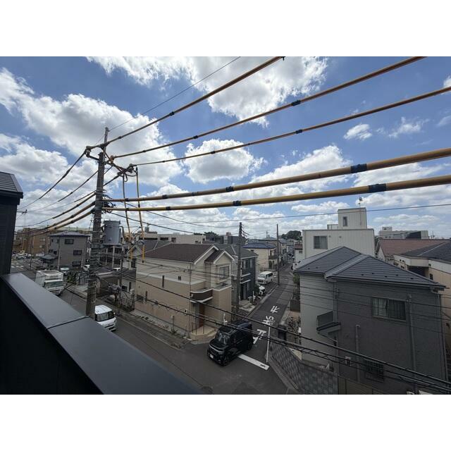 【１号棟】２階と３階両方にバルコニーがあるから洗濯物が増えても安心です！