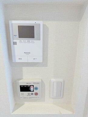 来訪者の確認ができるモニター付インターホン