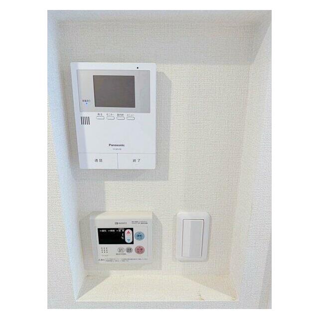 来訪者の確認ができるモニター付インターホン