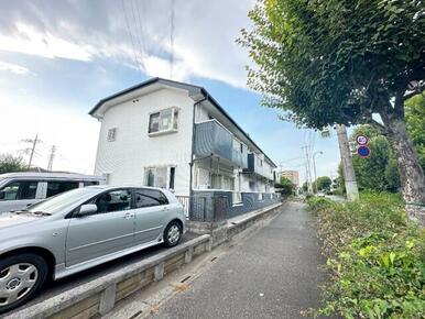 外観(前面道路)