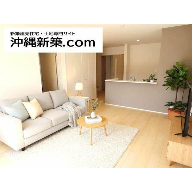 家具配置で17帖LDKの広さが伝わる一枚