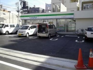 ファミリーマート新丸子駅東店