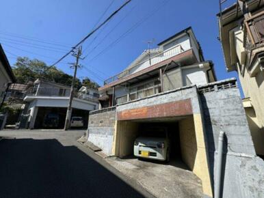 駐車場に車を止められます
