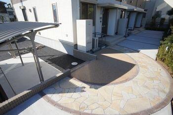 足元を美しく彩る「スタンプクリート」。来客にも自慢出来る仕上げです！