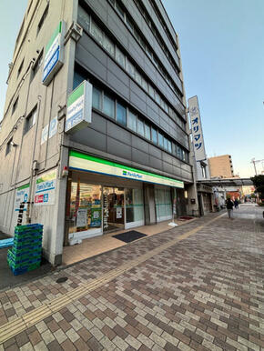 ファミリーマート横浜青木町店