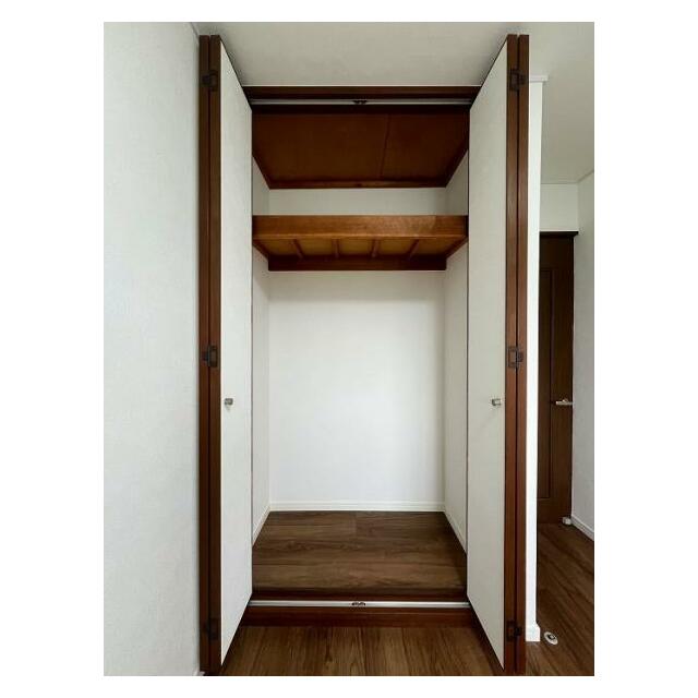 2階西側中洋室クローゼット内