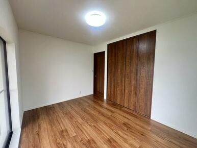 2階東側洋室約6帖　別角度から