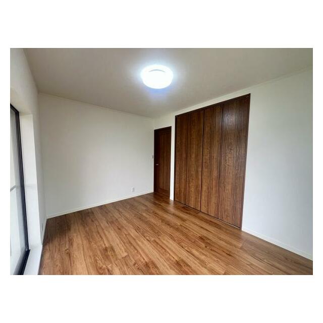 2階東側洋室約6帖　別角度から