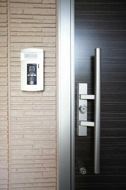 ☆防犯対策☆共用のオートロック玄関やテレビモニターフォン、１キー２ロックの玄関錠を採用しております☆