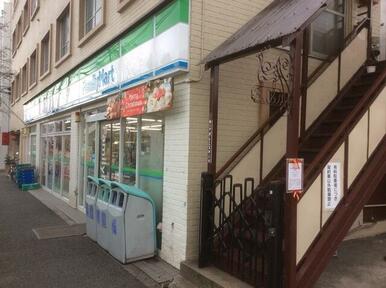 ファミリーマート　滝野川一丁目店