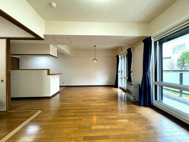 南西向きで日当たり良好です♪