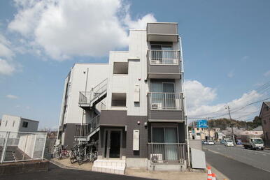 鉄骨造3階建てマンション