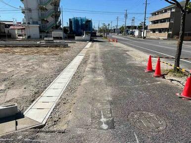 1・2・3号棟側　前面道路