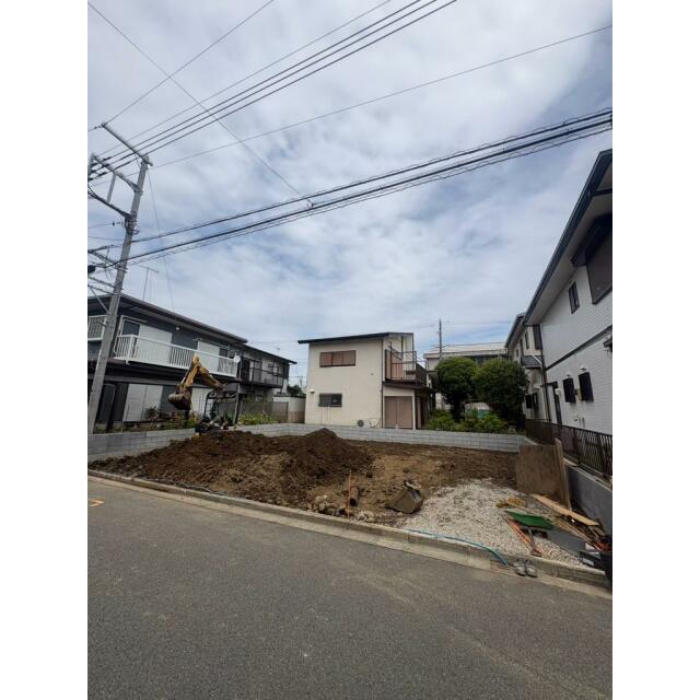 現地から徒歩5分にスーパーがあり、新鮮な食材も豊富で日々の買い物に便利な立地。