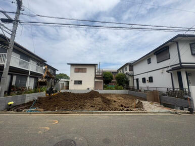 近場に幼稚園、小学校、中学校があり、お子様の通園・通学も安心です！
