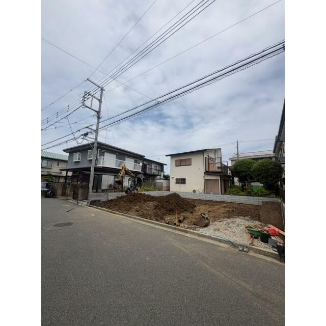 カースペースは三台分とめられ、広々としています。芝の庭スペースもあります！