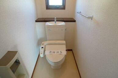 幅広い年齢層から支持されている今や必須アイテムの温水洗浄暖房便座♪冬場も便座が暖かくご使用いただけ…