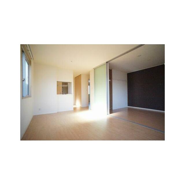 ◆ＬＤＫ（１３．４帖）◆スライドスクリーンを開ければ、隣の洋室と合わせて広々と使うことができます！