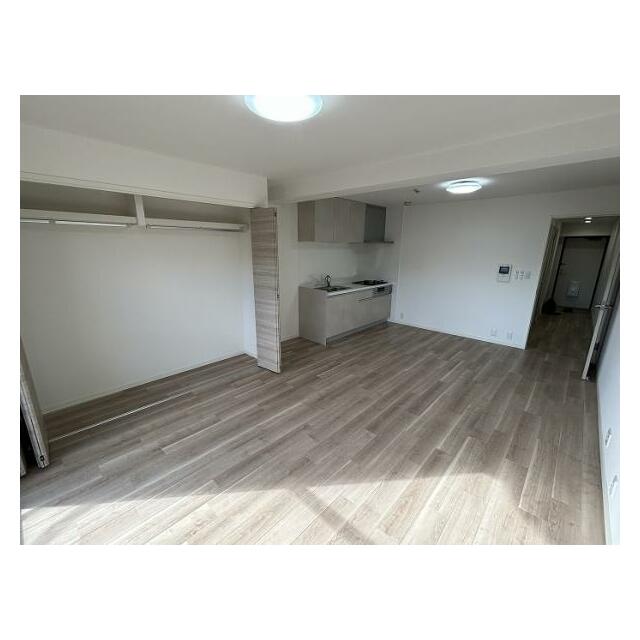 DKをLDKに改修しクロス張替えと入口ドア交換をおこないました