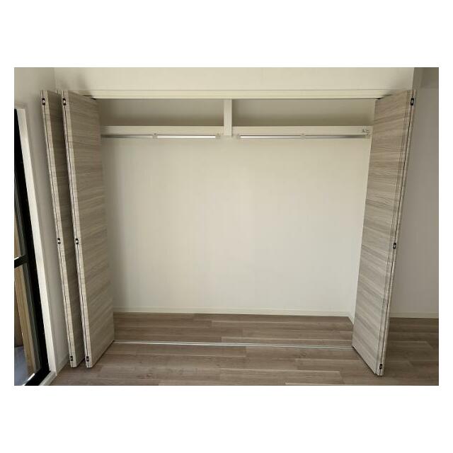 リビングのクローゼット新品交換と枕棚セット交換をおこないました