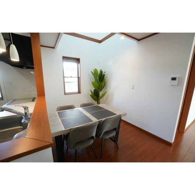 リビングに家具を設置しました☆ご成約者様にプレゼントいたします♪