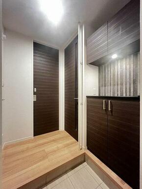 【玄関】セパレートの玄関収納