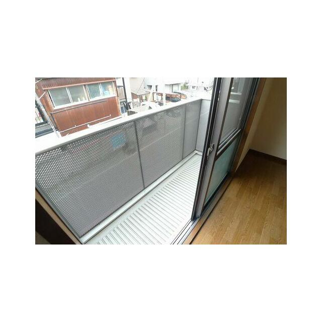 【バルコニー】２階には洗濯物を干したり布団を干したりできるバルコニーがあります。