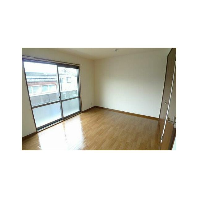 【７．４帖の洋室】２階の南向きです。