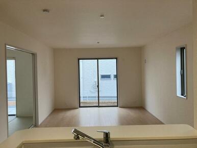 くつろぎスペースとしてはもとより、リビングに学習やテレワークのスペースを設けるご家庭も増えています（5号棟）