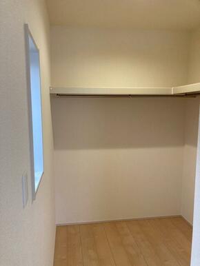 お洋服好きならコーディネートに悩むのも楽しみのひとつ（5号棟）