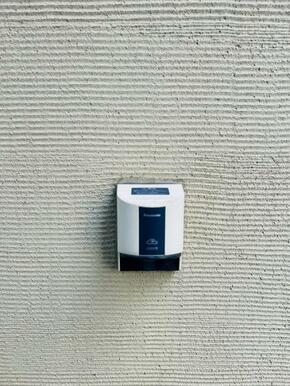 「エントランス」EV充電用のコンセントがございます。