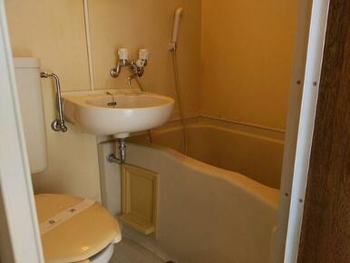 バストイレ同室！