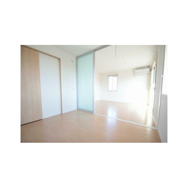 明けても閉めても◎スライディングスクリーンでお部屋スッキリ。
