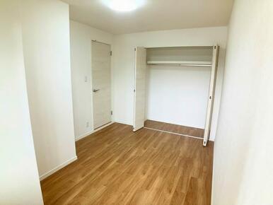 北西側洋室　収納