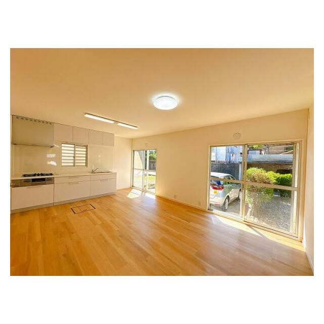 「LDK」大きな窓で日当たり良好です