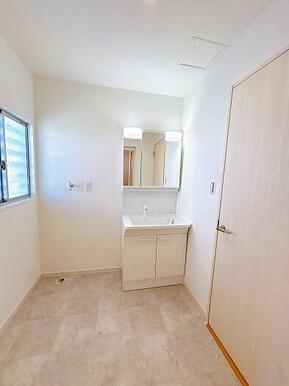 「洗面所」洗面台は新品交換済みです