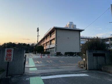 春日南小学校