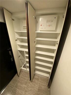 シューズボックス